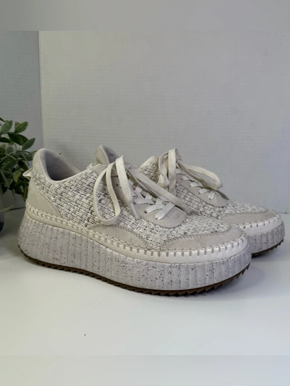 Universal Thread platform sneakers